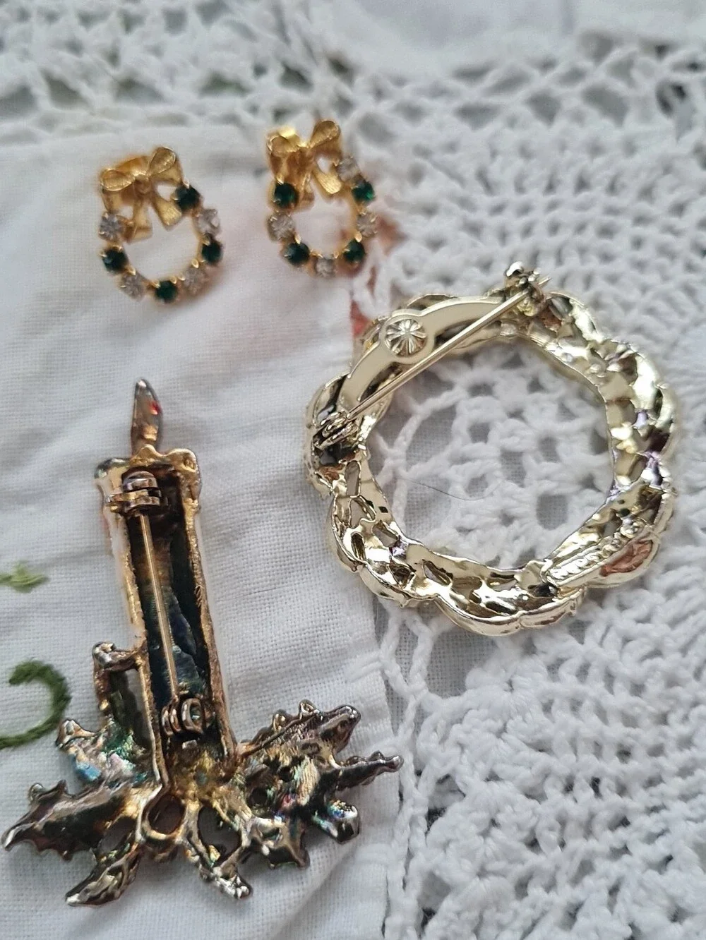 Adorable Christmas Brooch & Earrings Set - Wreath & Candle